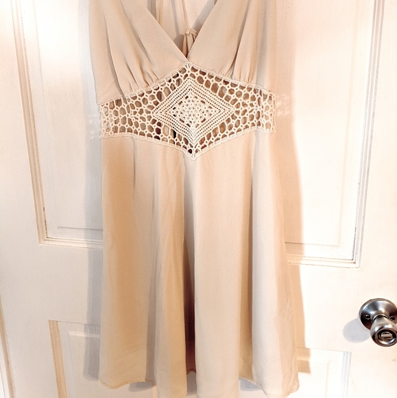 COACHELLA laced-Crochet dress - Picture 2 of 3